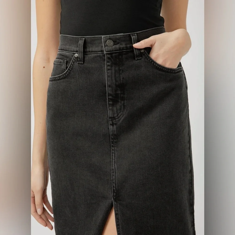WEWOREWHAT Midi Skirt in Black. Size 26. NWT!